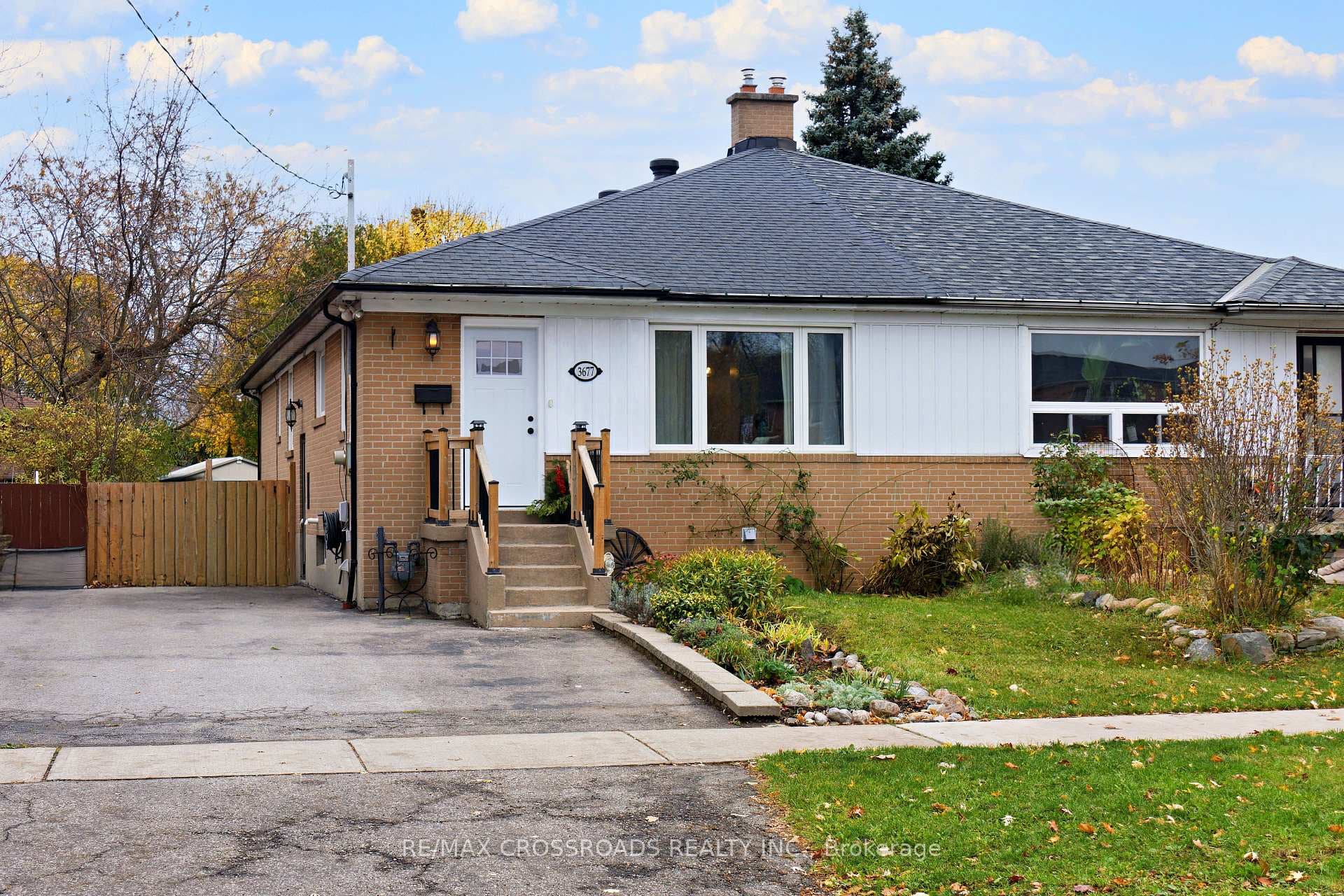 3677 St Clair Avenue, Scarborough Town Centre, ON M1M 1T1 - Photo 1