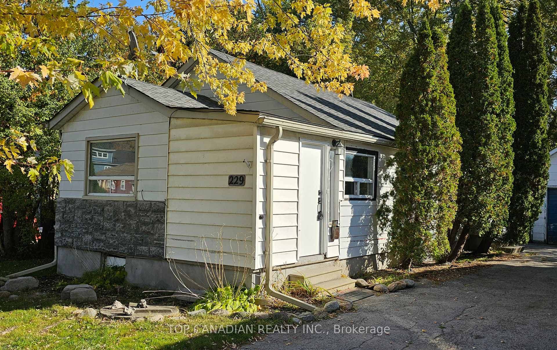 229 Royal Road, Georgina, ON L4P 2T6 - Photo 1