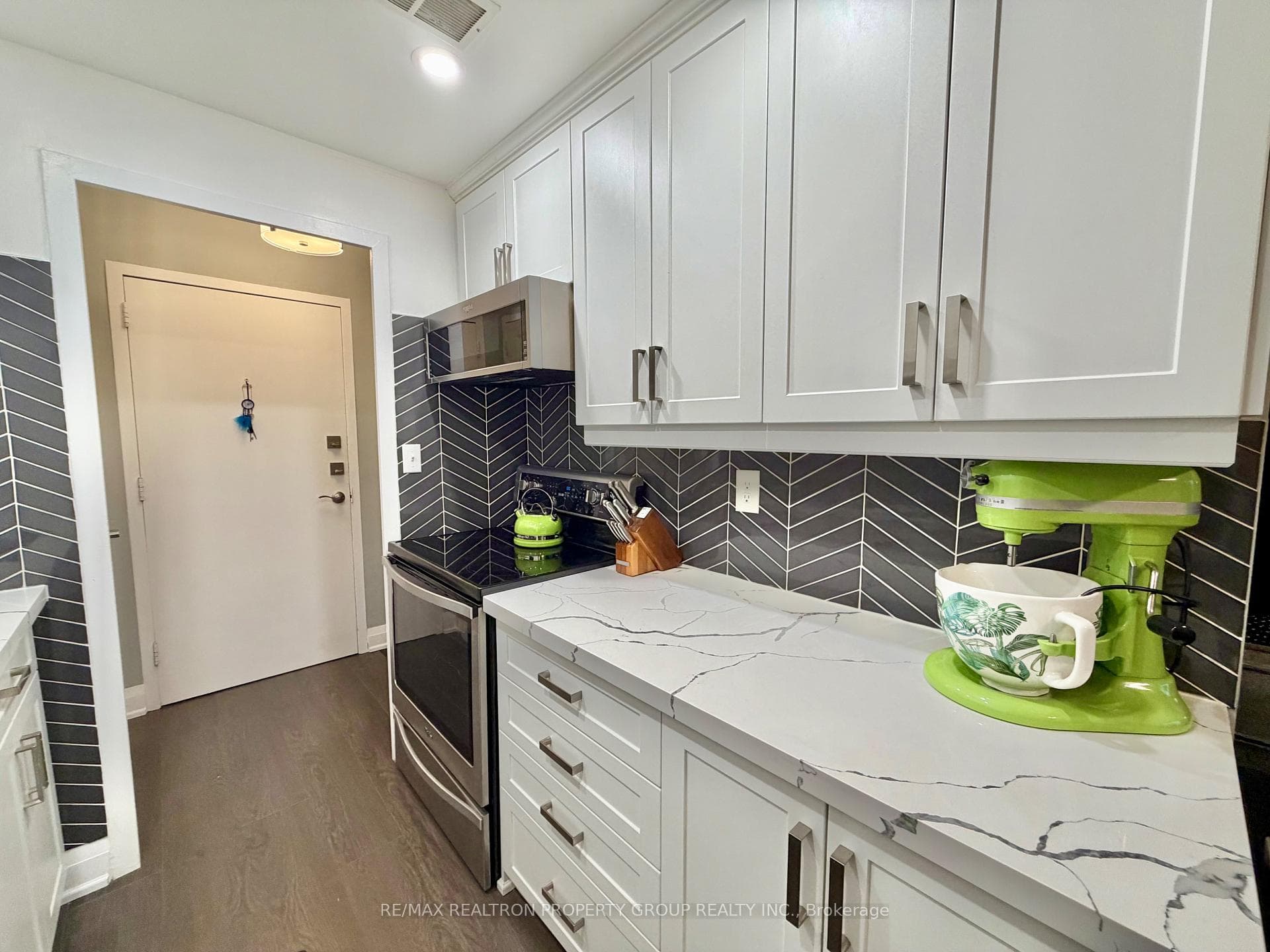 3320 Fieldgate Drive Unit 704, Mississauga, ON L4X 2J2 - Photo 1