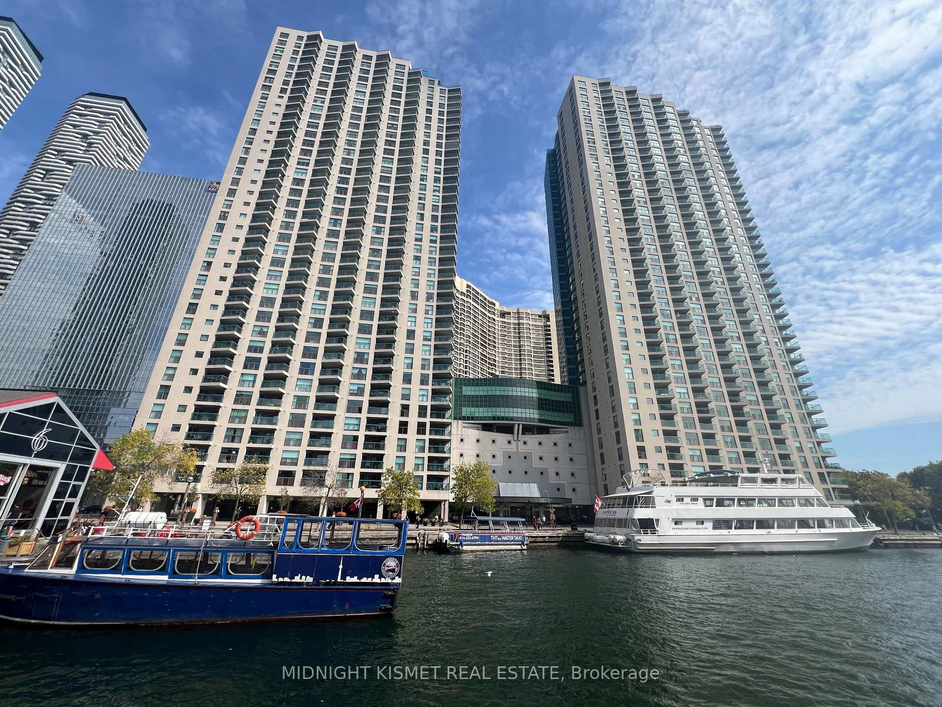 77 Harbour Square Unit 3705, Downtown Toronto / Waterfront, ON M5J 2S2 - Photo 1