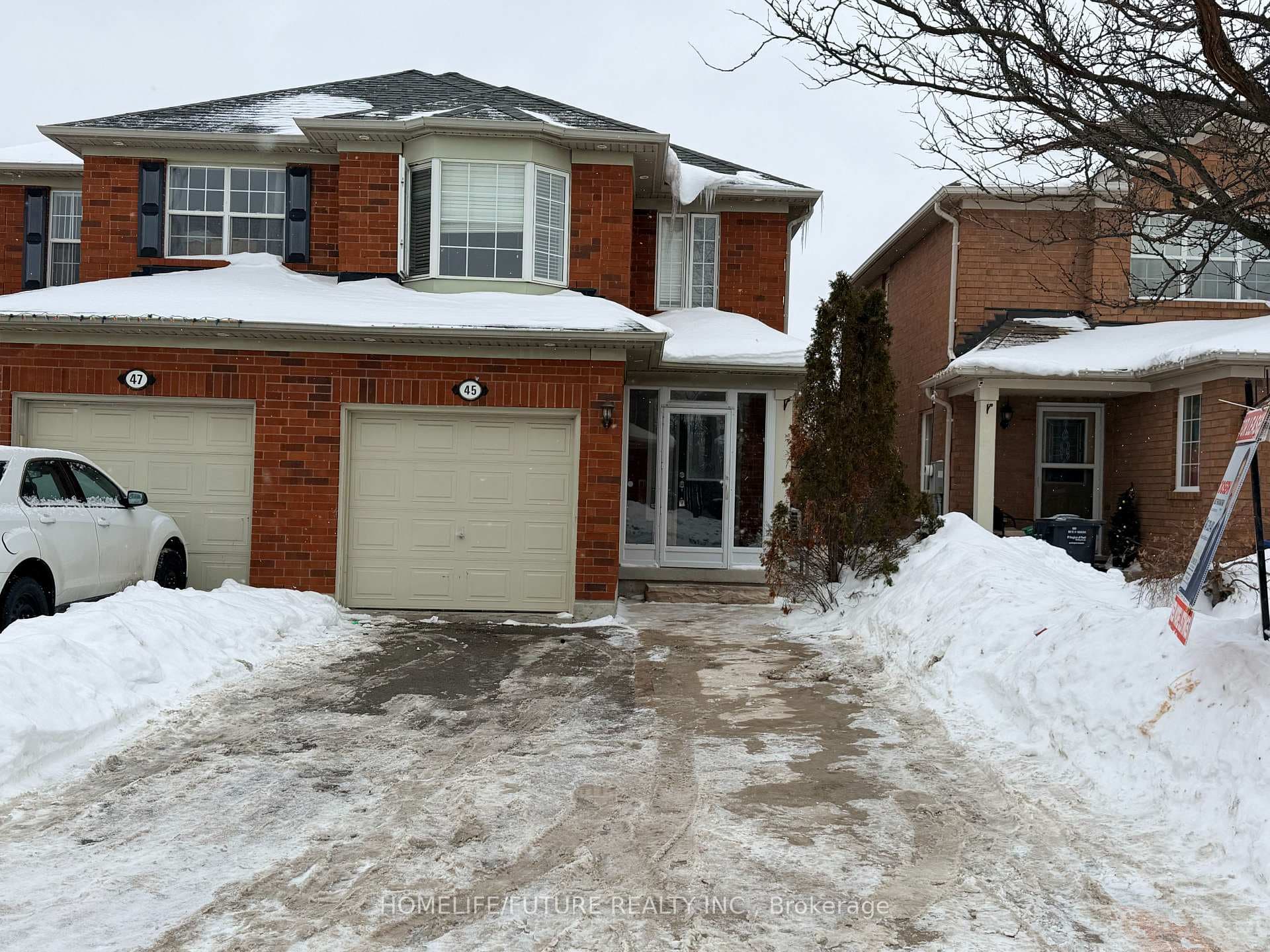 45 Secord Crescent Unit Main & 2nd, Brampton, ON L6X 4Y8 - Photo 1