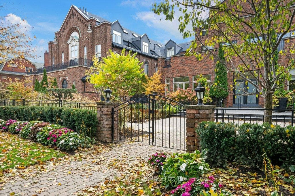 65 Sheldrake Boulevard Unit 208, Leaside / Davisville, ON M4P 2B1 - Photo 1
