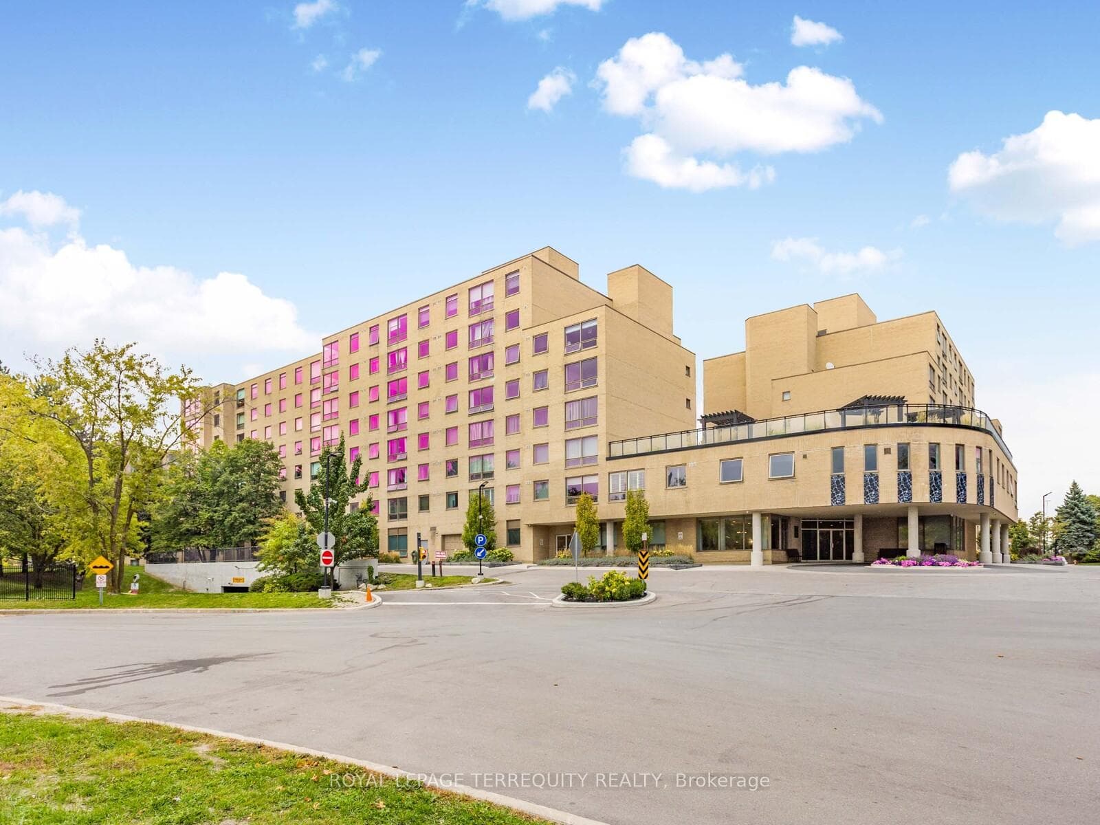 326 Major Mackenzie Drive Unit 203, Richmond Hill, ON L4C 8T4 - Photo 1