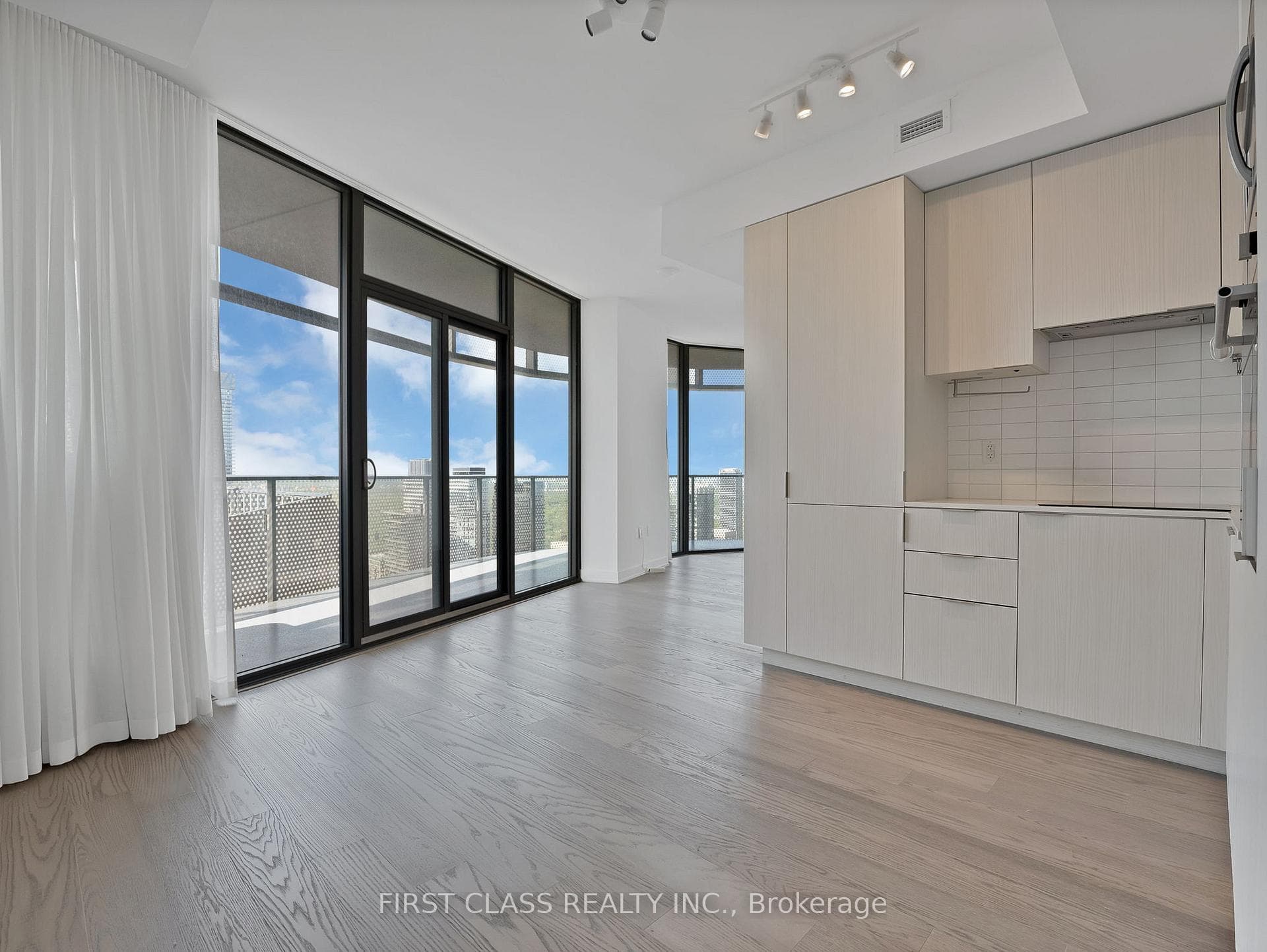 11 Wellesley Street Unit 6011, Downtown Toronto / Waterfront, ON M4Y 0G4 - Photo 1