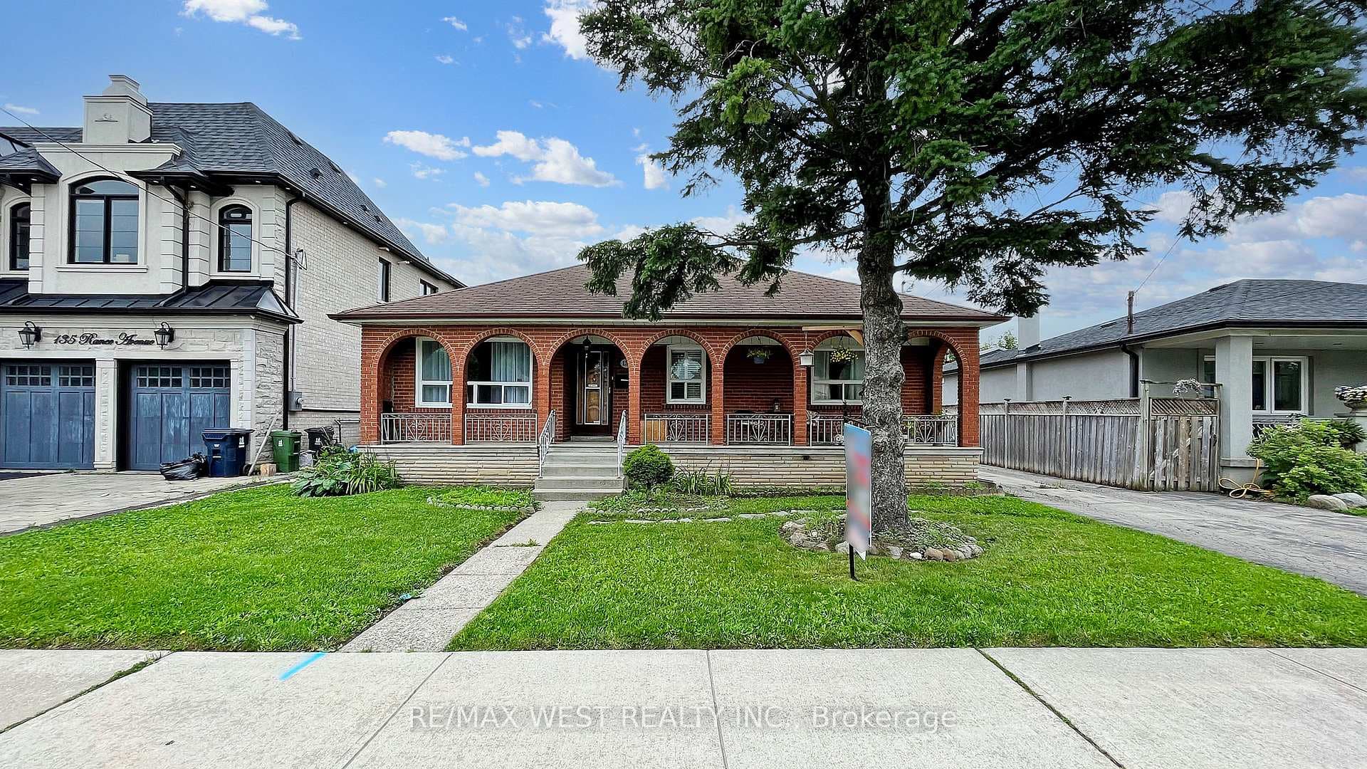 139 Ranee Avenue Unit Main Floor, Lawrence Park / Bedford Park, ON M6A 1N3 - Photo 1