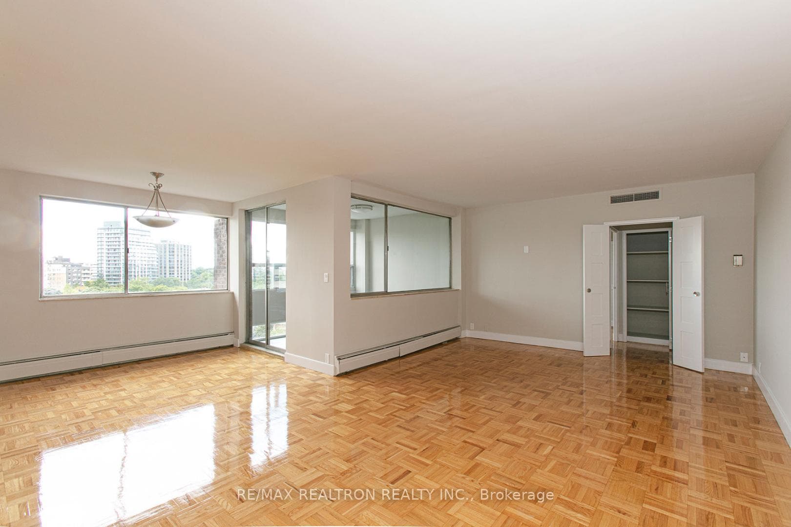 9 Deer Park Crescent Unit 1402, Annex / Yorkville / Summerhill, ON M4V 2C4 - Photo 1