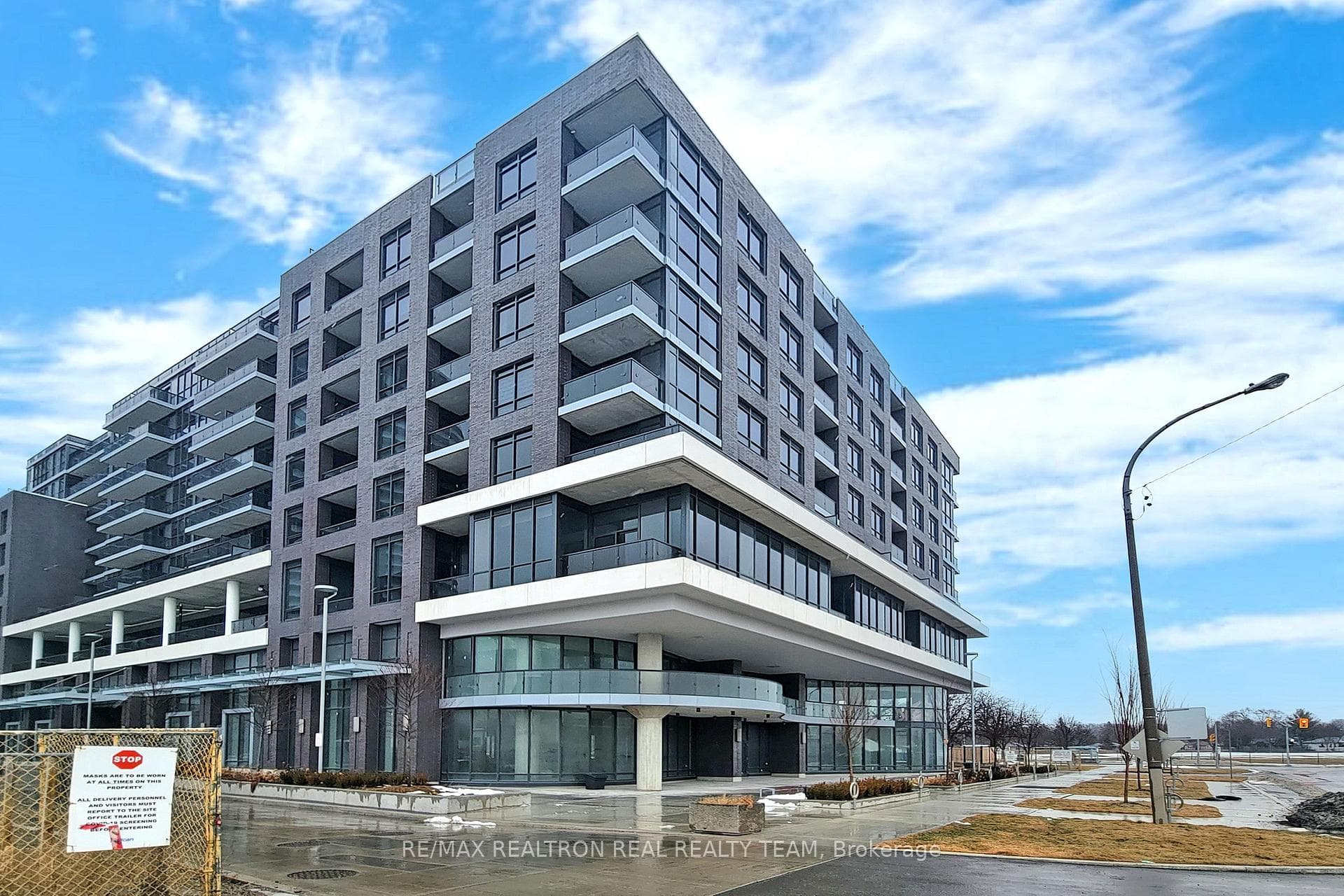 10 Gibbs Road Unit 707, Toronto W08