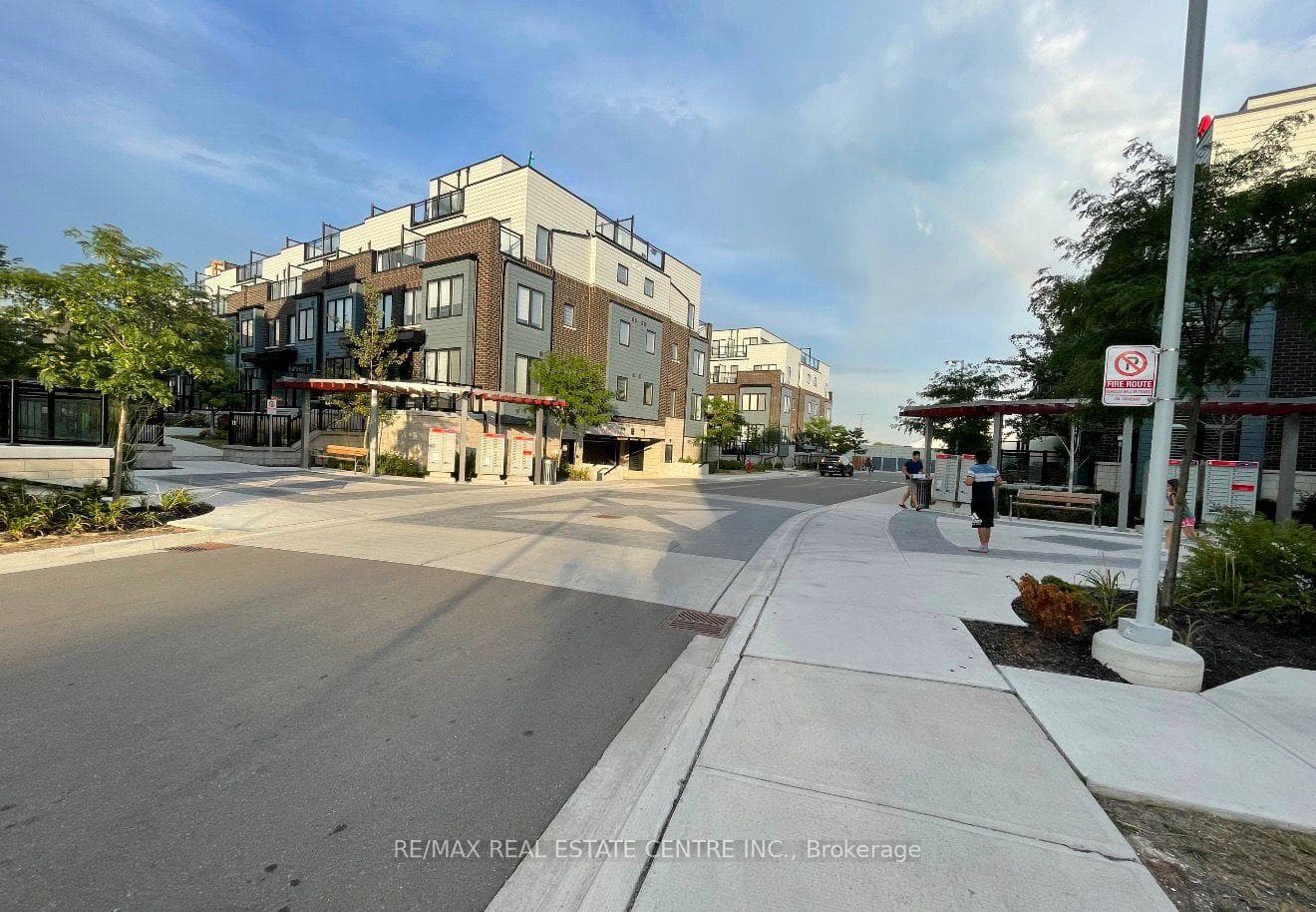 1150 Stroud Lane Unit 6, Mississauga, ON L5J 0B3 - Photo 1