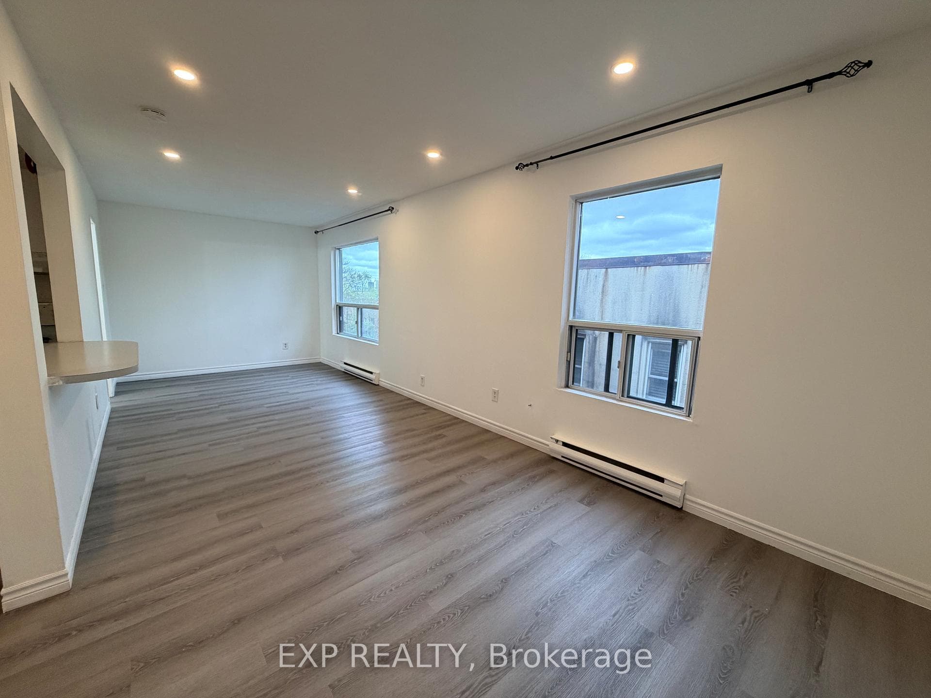 102 Greensides Avenue Unit 12, Annex / Yorkville / Summerhill