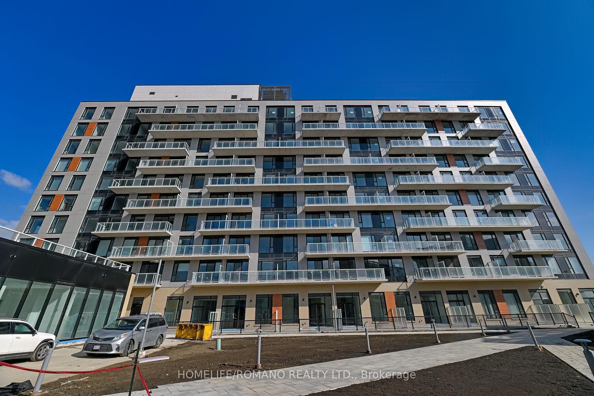 6 David Eyer Road Unit 806, Richmond Hill