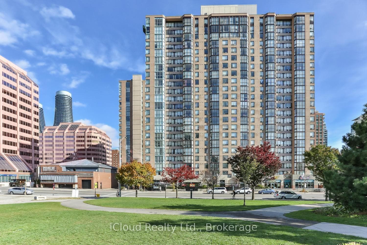 285 Enfield Place Unit 2111, Mississauga, ON L5B 3Y6 - Photo 1