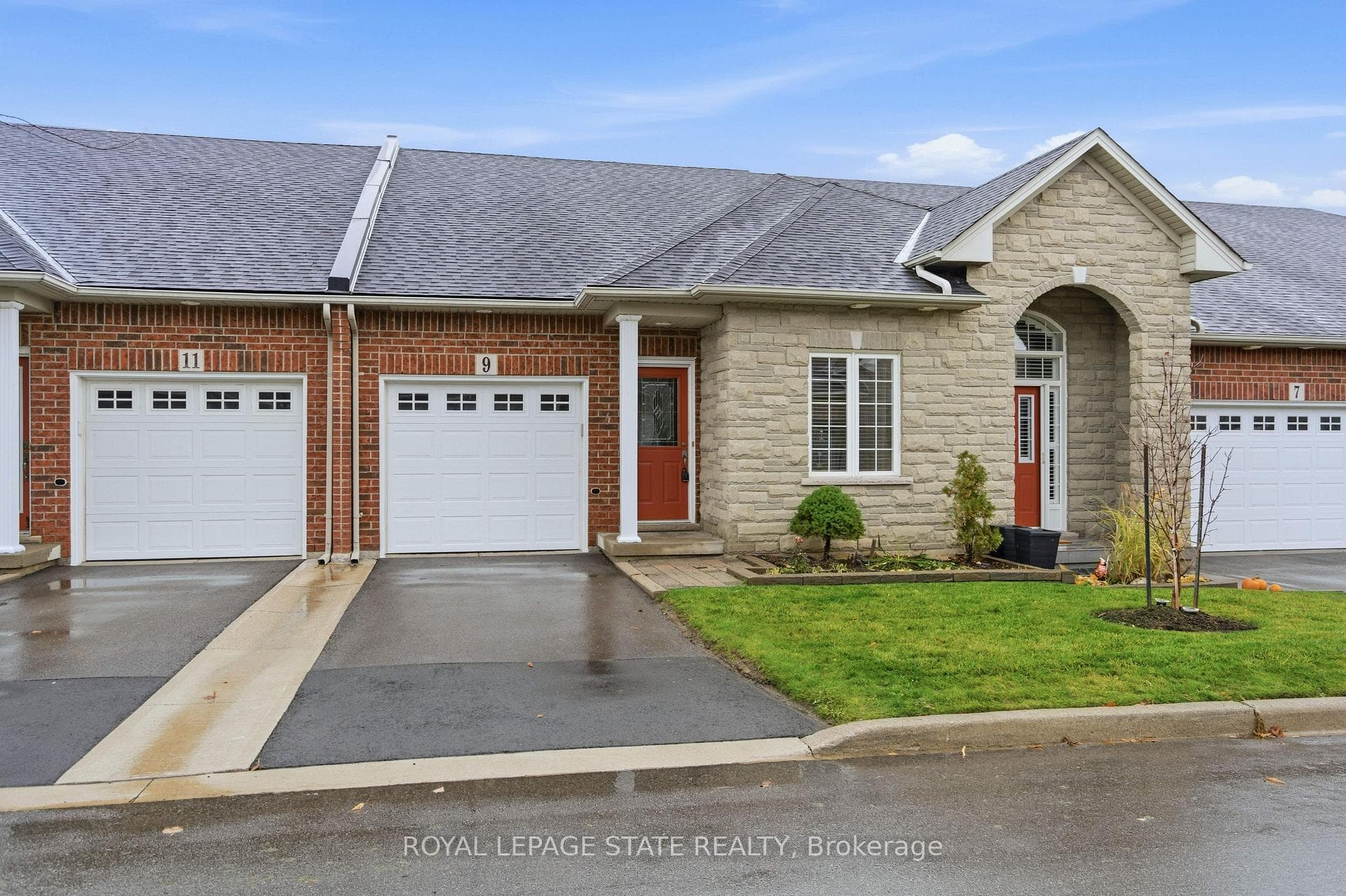 9 Manitoulin Trail, Hamilton, ON L9B 2X8 - Photo 1