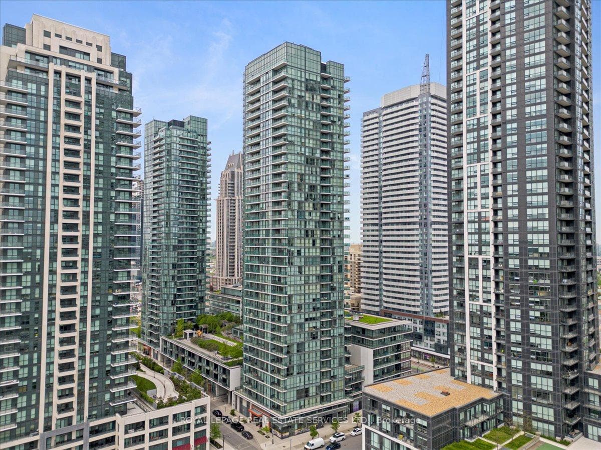 4065 Brickstone Mews Unit LPH3, Mississauga, ON L5B 0G3 - Photo 1