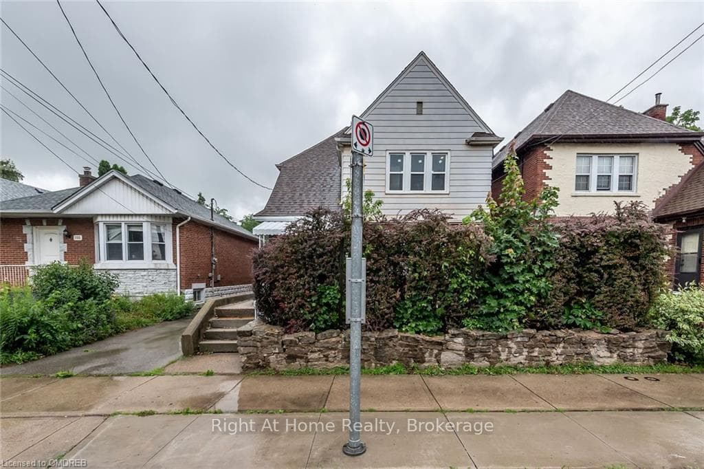 104 LONGWOOD Road Unit 2 Room #1, Hamilton