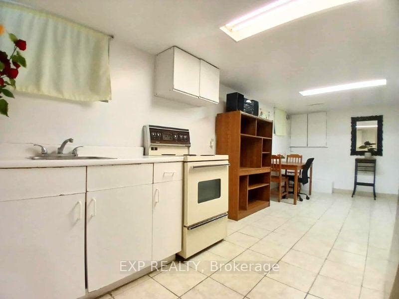 931 Pape Avenue Unit Lower, Danforth / East York, ON M4K 3W8 - Photo 1