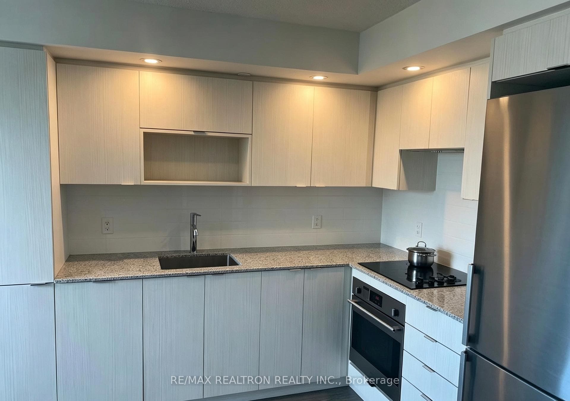 225 Village Green Square Unit 609, Agincourt / Milliken, ON M1S 0N4 - Photo 1