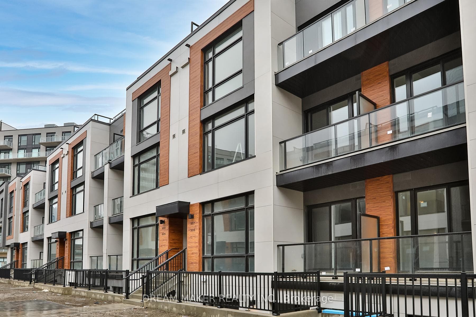 2 Steckley House Lane Unit 906, Richmond Hill, ON L4S 1M4 - Photo 1