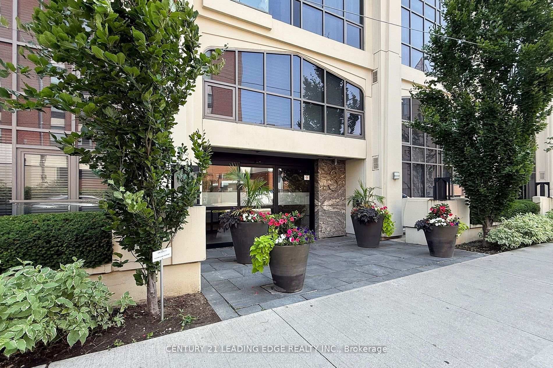 3 Mcalpine Street Unit 502, Annex / Yorkville / Summerhill, ON M5R 3T5 - Photo 1