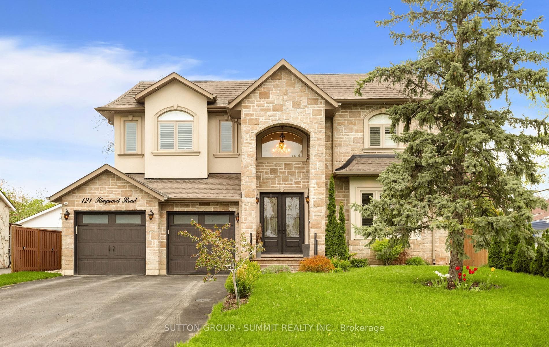 121 Ringwood Road, Oakville