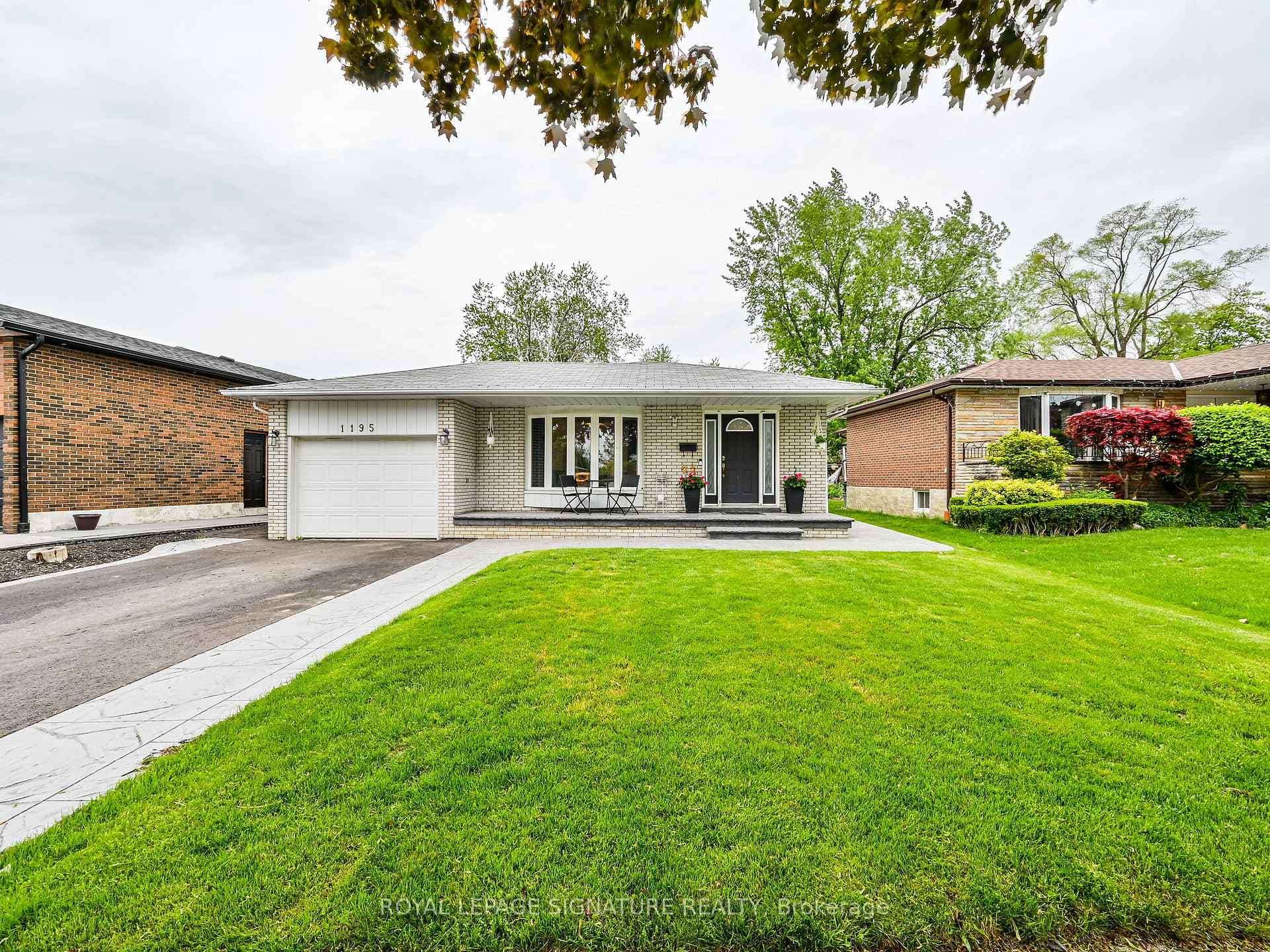 1195 Chada Avenue, Mississauga, ON L5C 1P8 - Photo 1