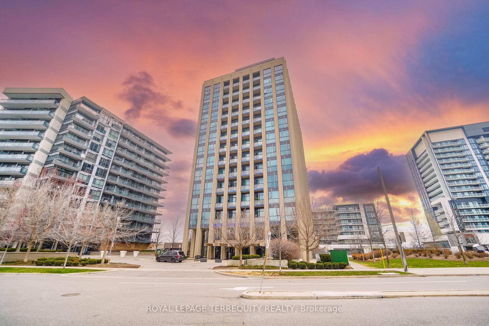 75 The Donway N/A Unit 204, Don Mills / Parkwoods / Victoria Village, ON M3C 2E9 - Photo 1
