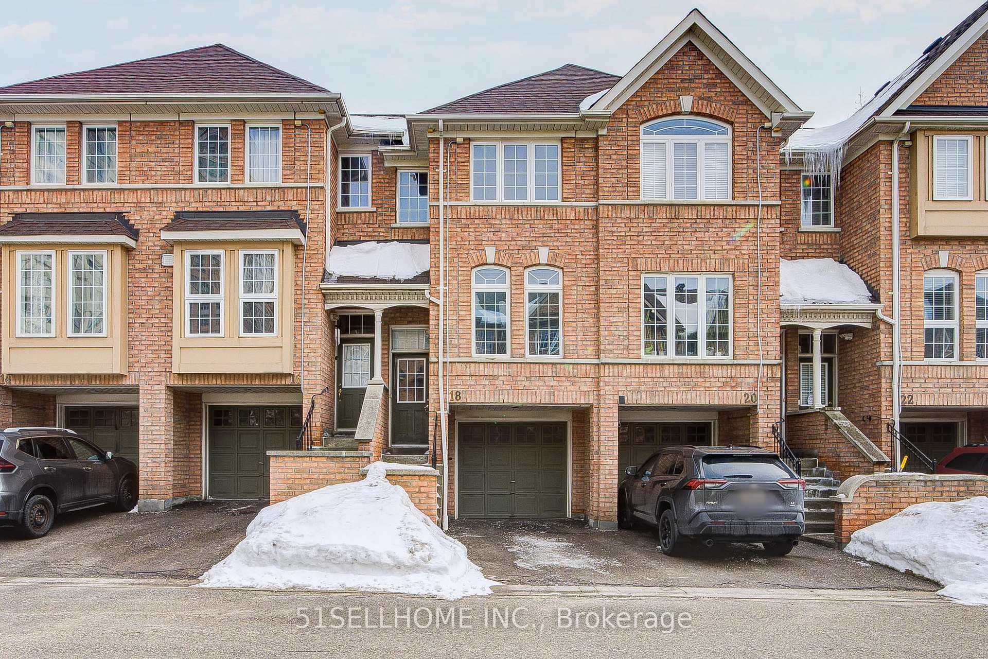 50 Strathaven Drive Unit 18, Mississauga, ON L5B 4E7 - Photo 1