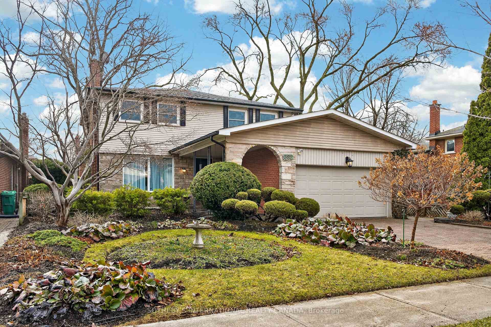 382 Moonglow Court, Mississauga, ON L5A 1G6 - Photo 1