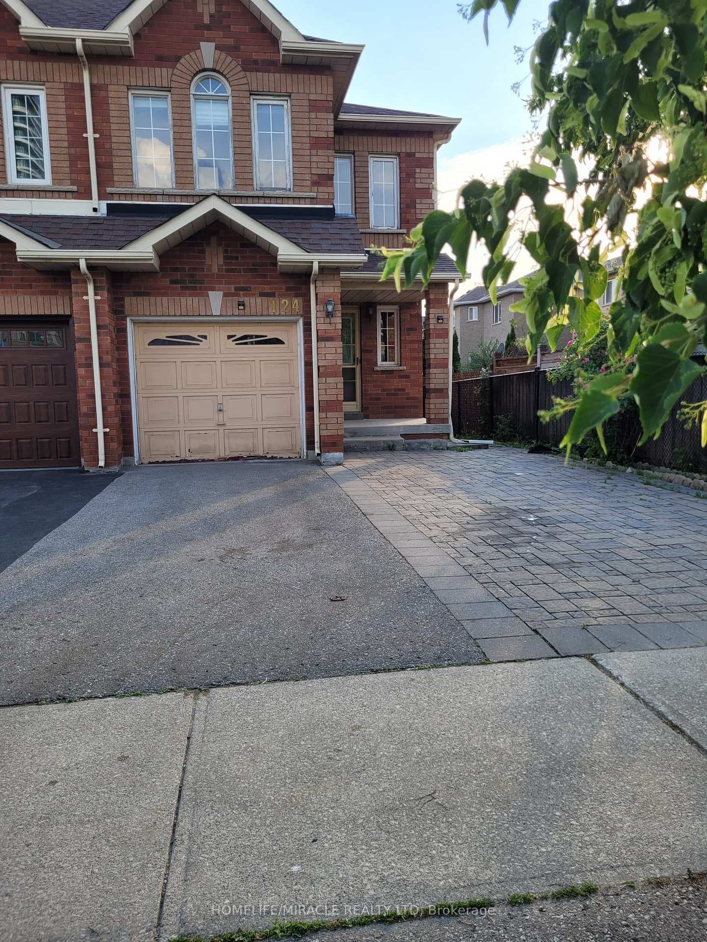 124 Lindenshire Avenue Unit Upper, Vaughan, ON L6A 2N5 - Photo 1
