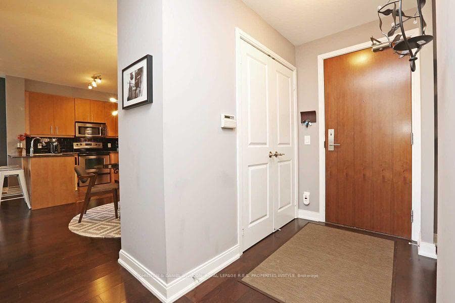 88 Broadway Avenue Unit 401, Leaside / Davisville, ON M4P 0A5 - Photo 1