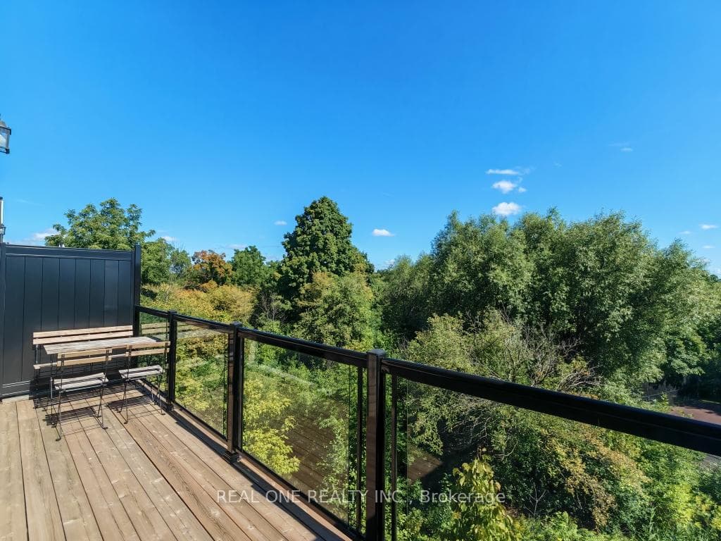 19 Woodstream Drive, Etobicoke (West Mall / Rexdale), ON M9W 0G1 - Photo 1