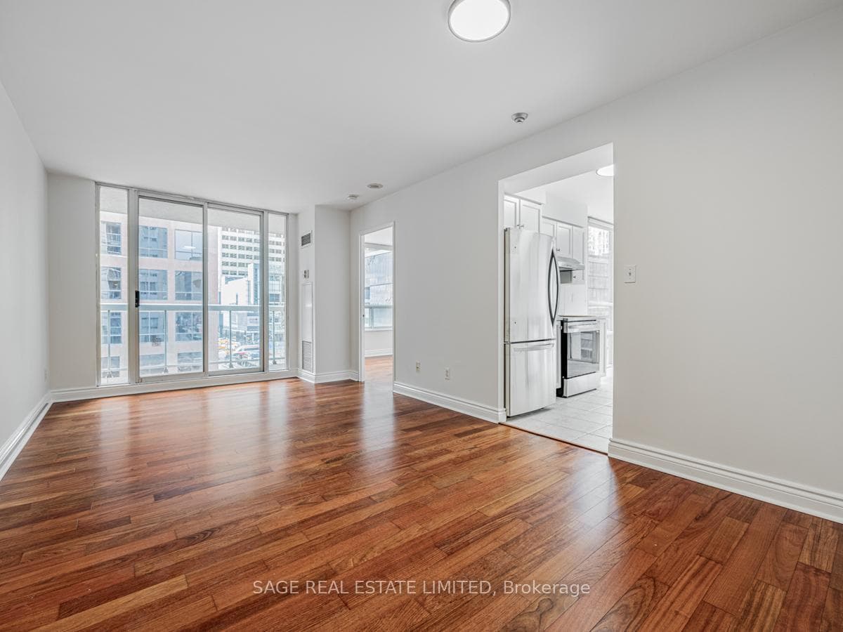 43 Eglinton Avenue Unit 503, Leaside / Davisville, ON M4P 1A2 - Photo 1