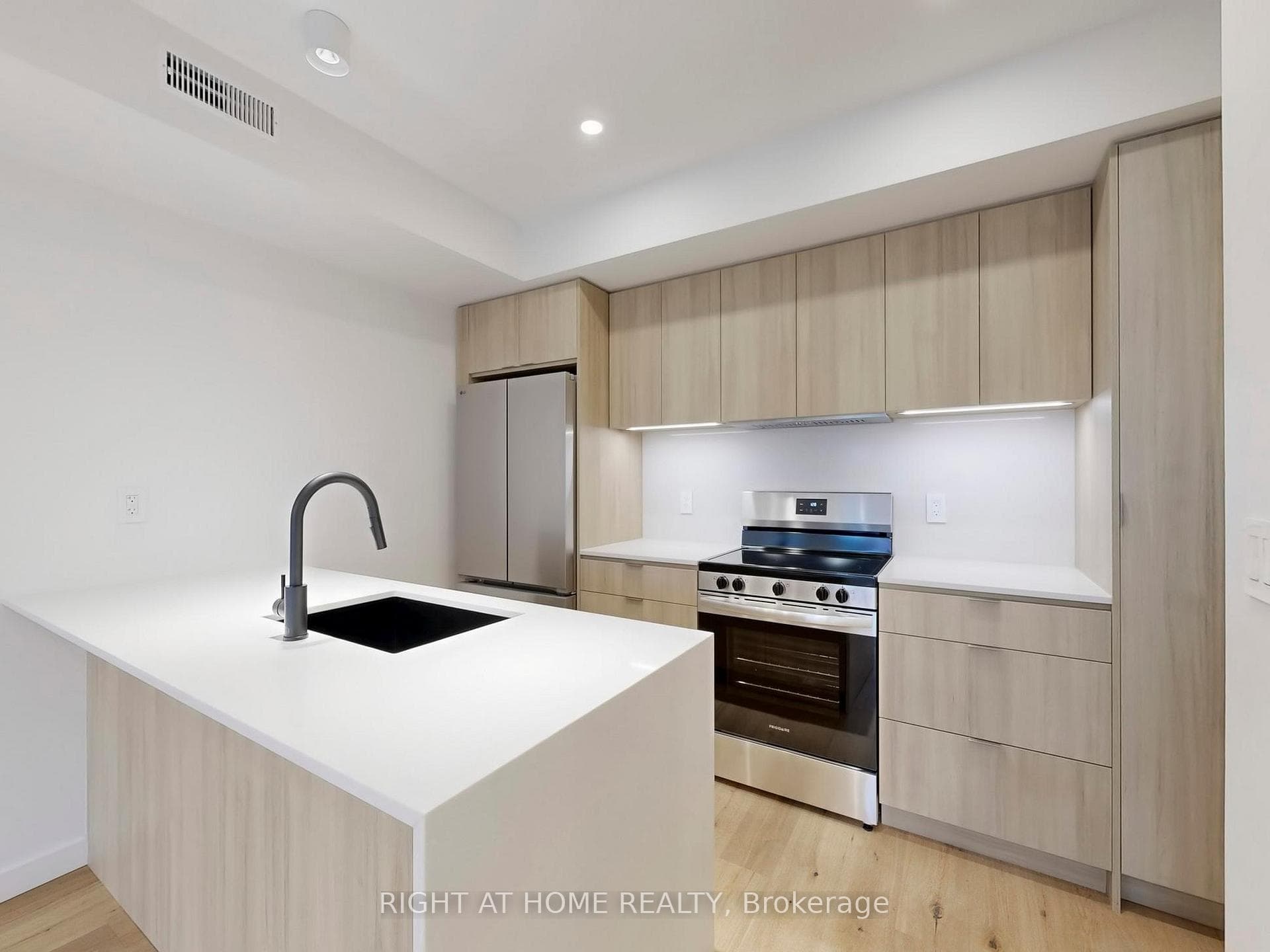 14 Salem Avenue Unit 2, Bloor West Village / Swansea, ON M6H 3C1 - Photo 1