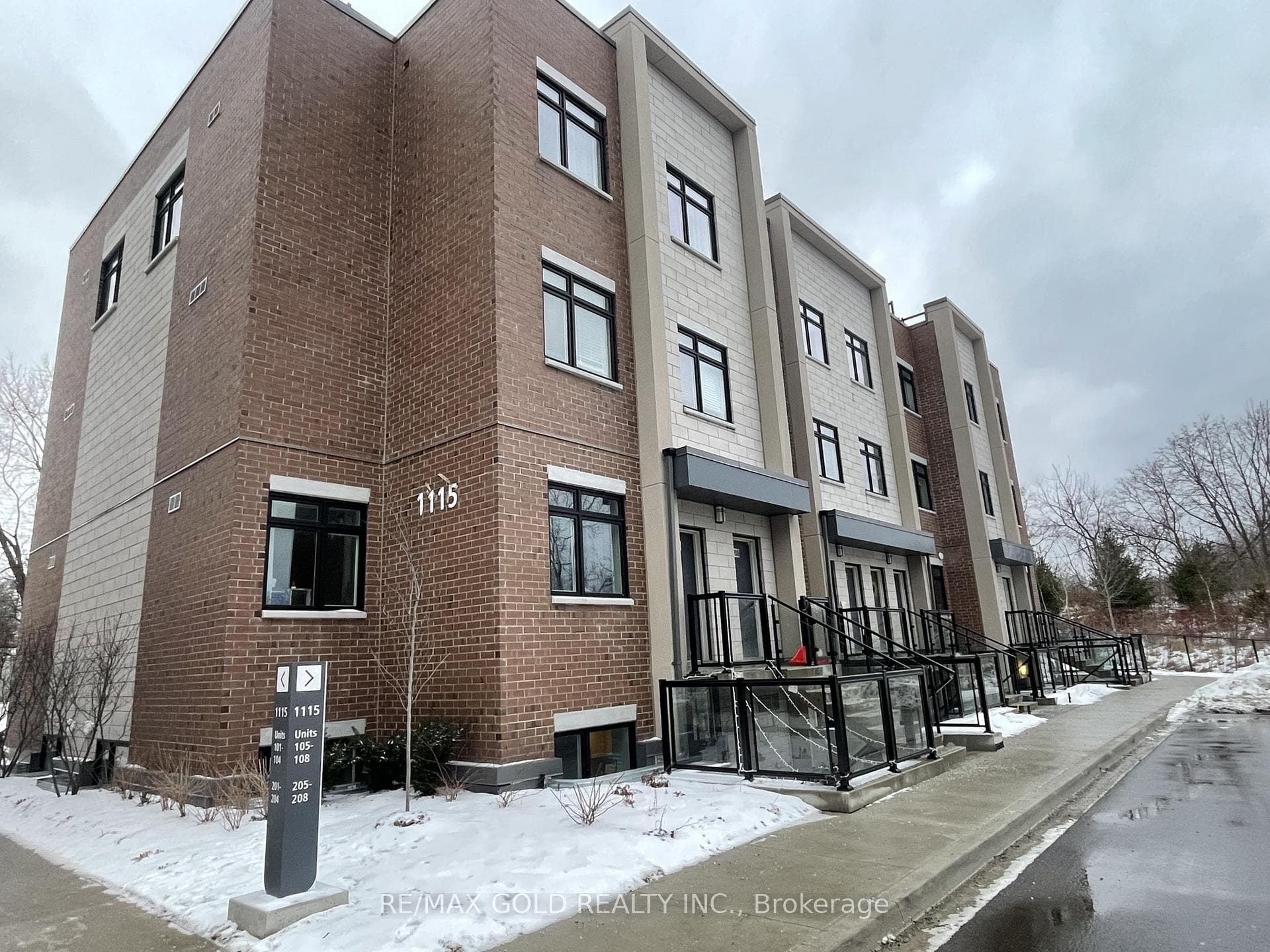 1115 Douglas McCurdy Comm Drive Unit 102, Mississauga, ON L5G 0C6 - Photo 1