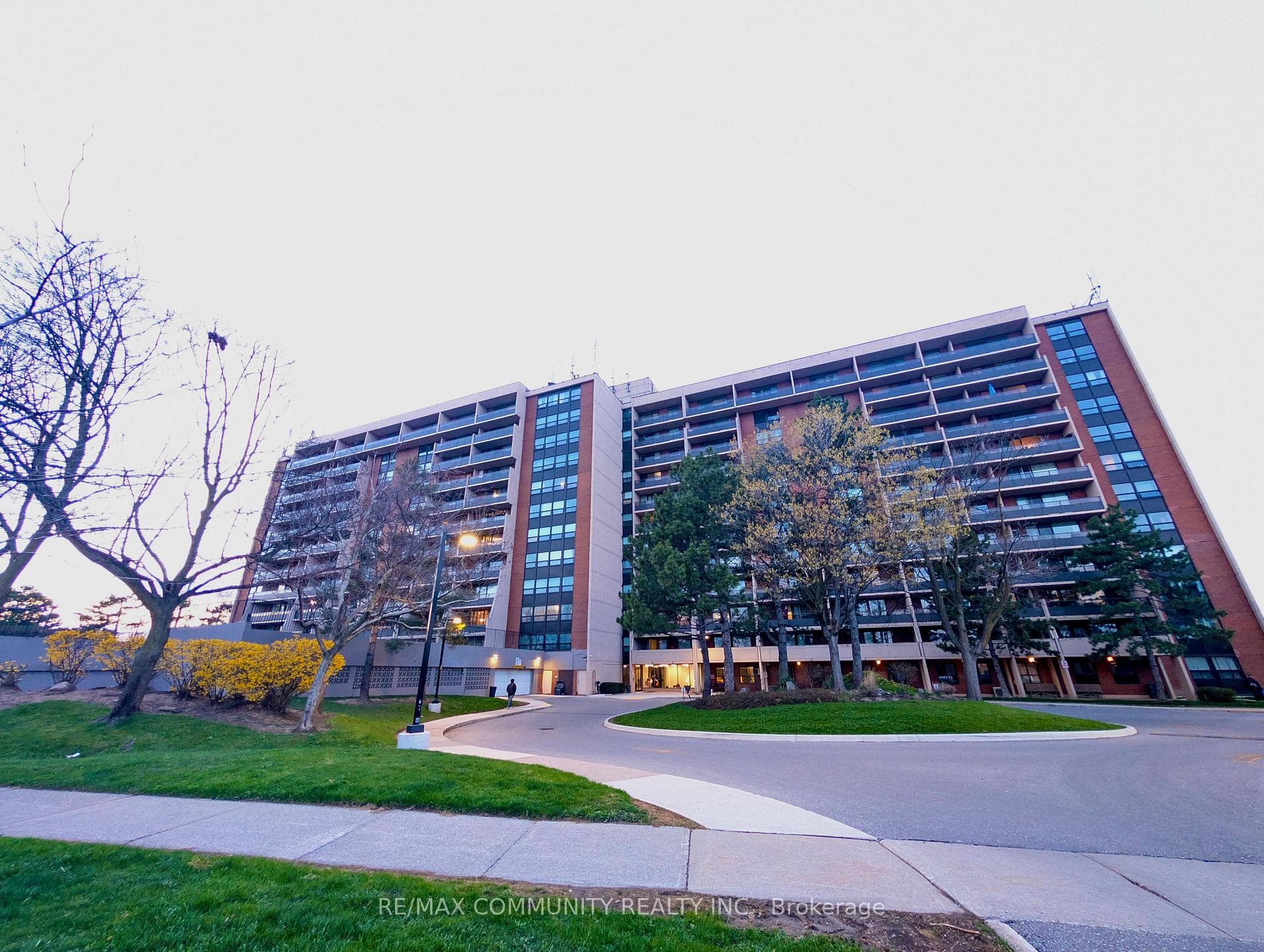 2929 Aquitaine Avenue Unit 705, Mississauga, ON L5N 2C7 - Photo 1