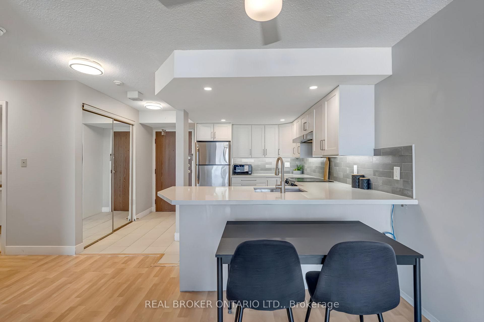 25 Agnes Street Unit 903, Mississauga, ON L5B 3X7 - Photo 1