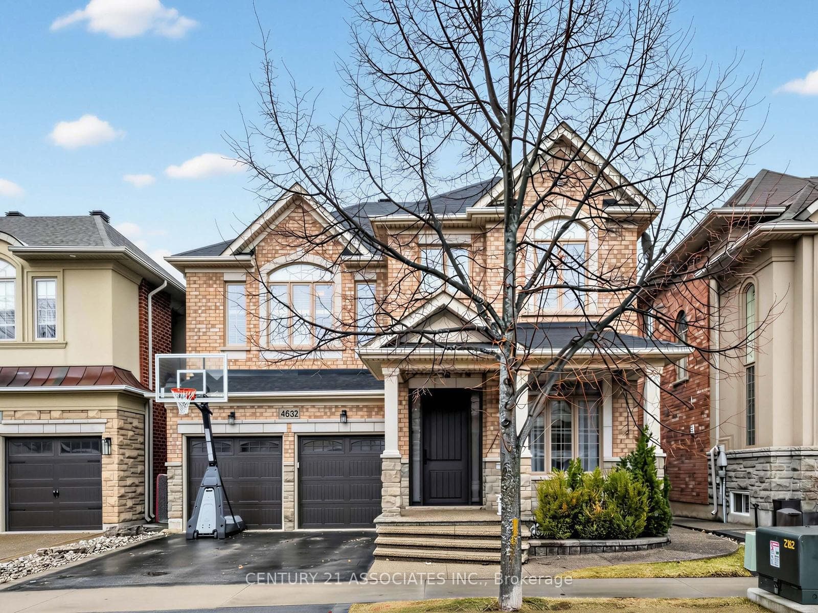 premium wide lot - new garage doors