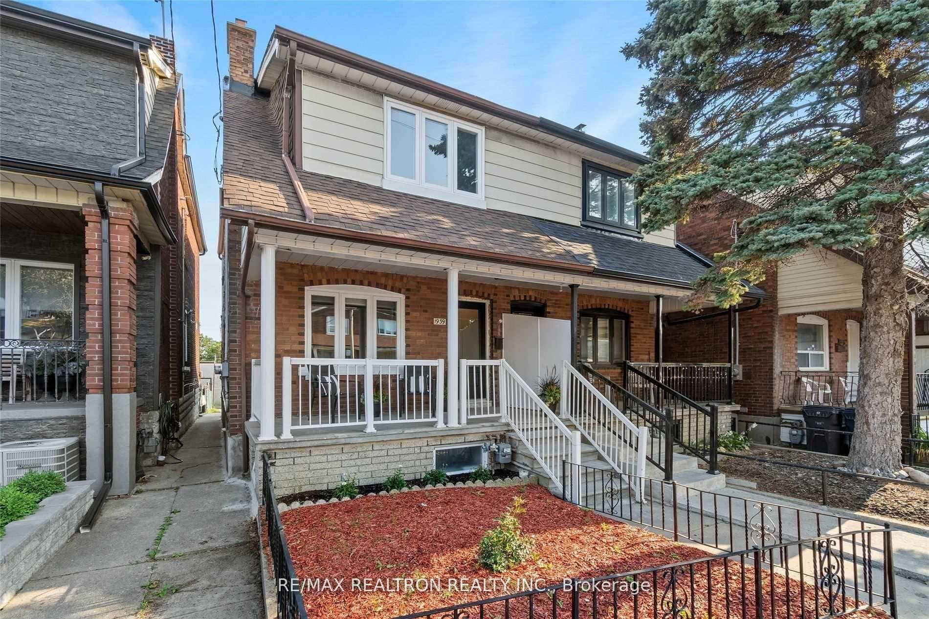 1939 Davenport Road Unit Upper, Keelesdale / Eglinton West, ON M6N 1C3 - Photo 1