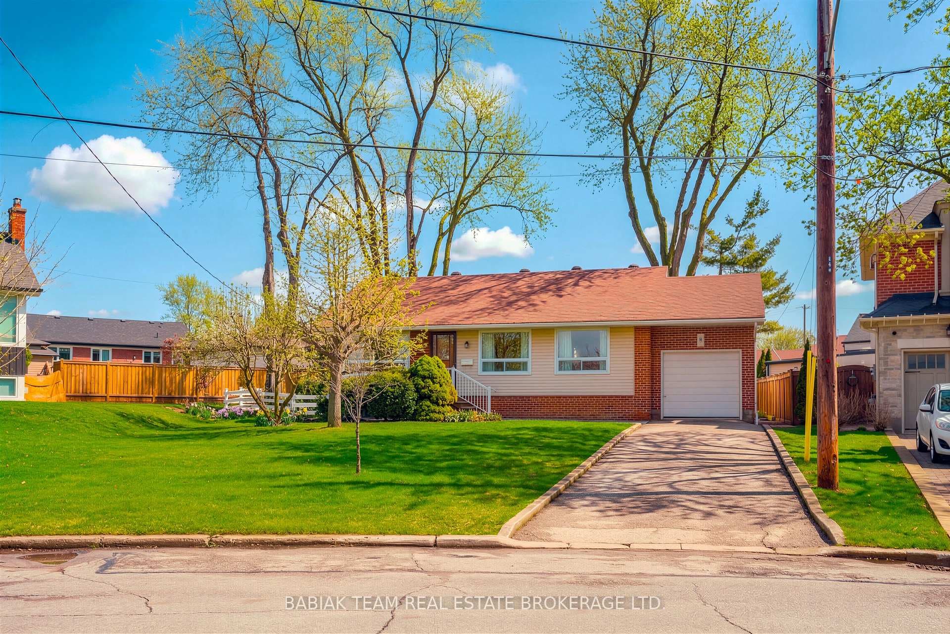 9 Camborne Avenue, Toronto W05
