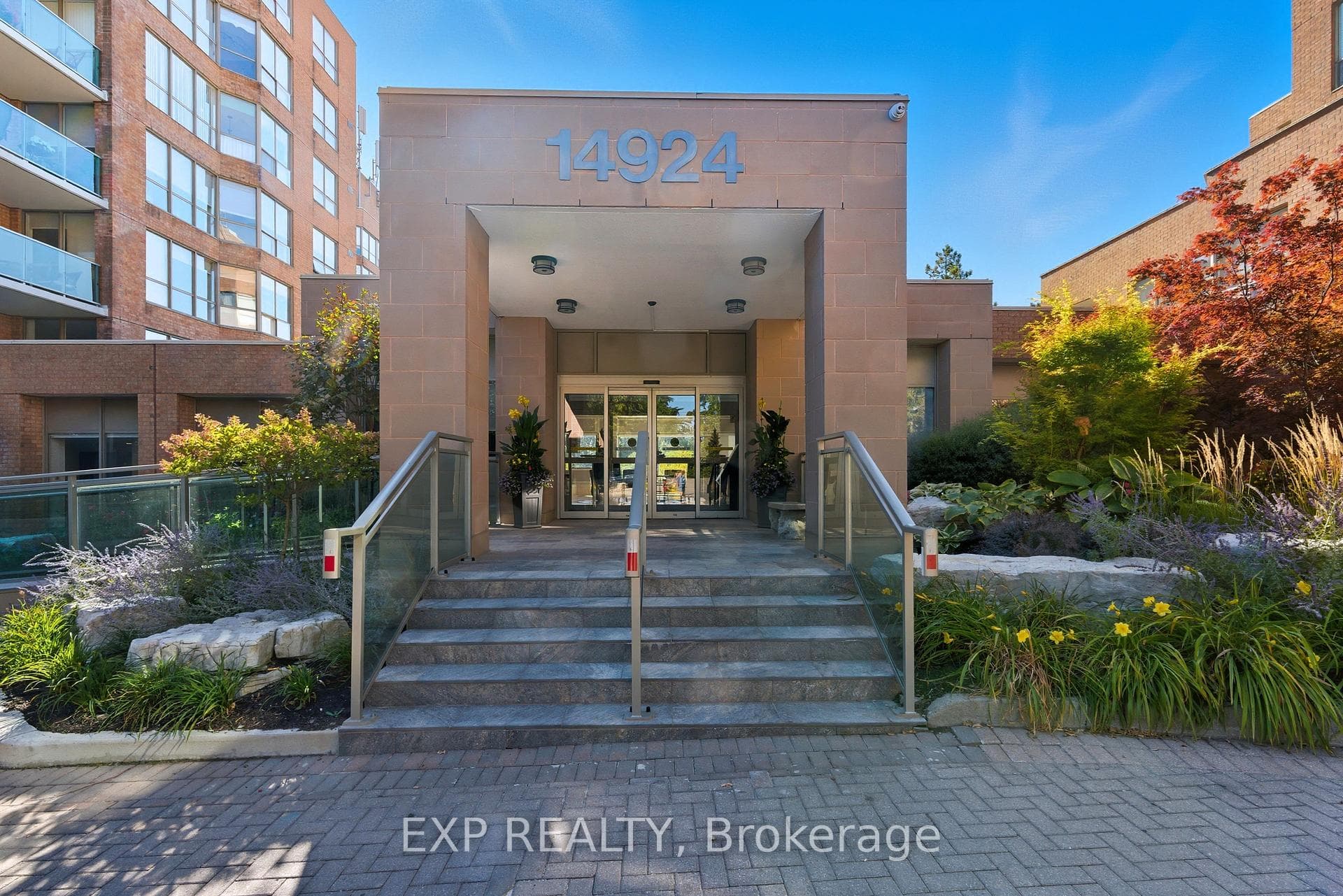 14924 Yonge Street Unit 111, Aurora, ON L4G 6H7 - Photo 1