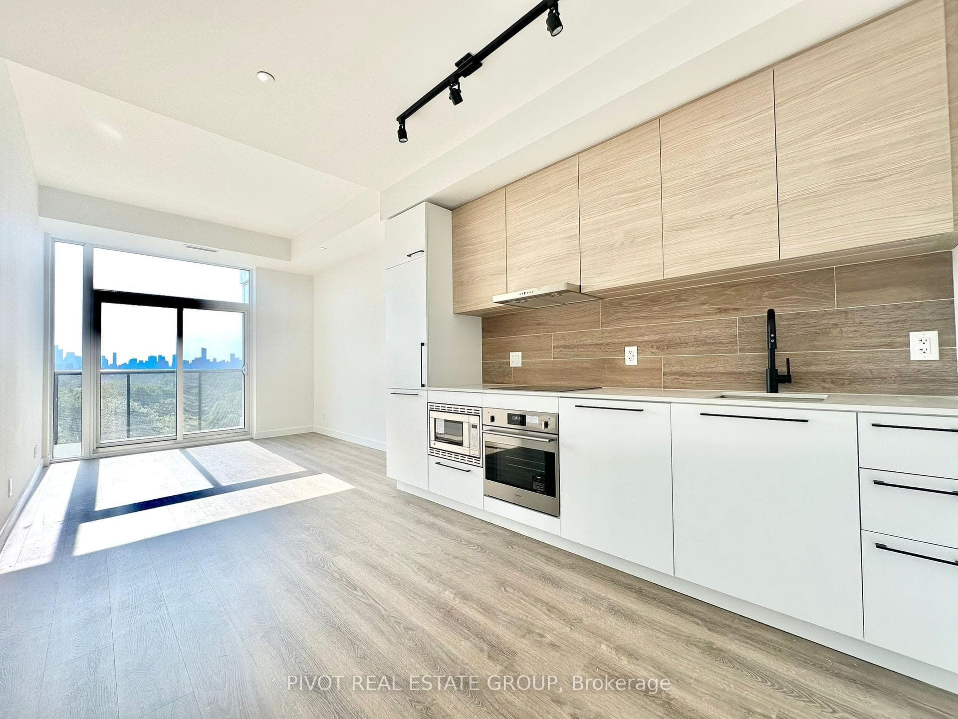 1050 Eastern Avenue Unit 620, The Beaches / Upper Beaches, ON M4L 0B7 - Photo 1
