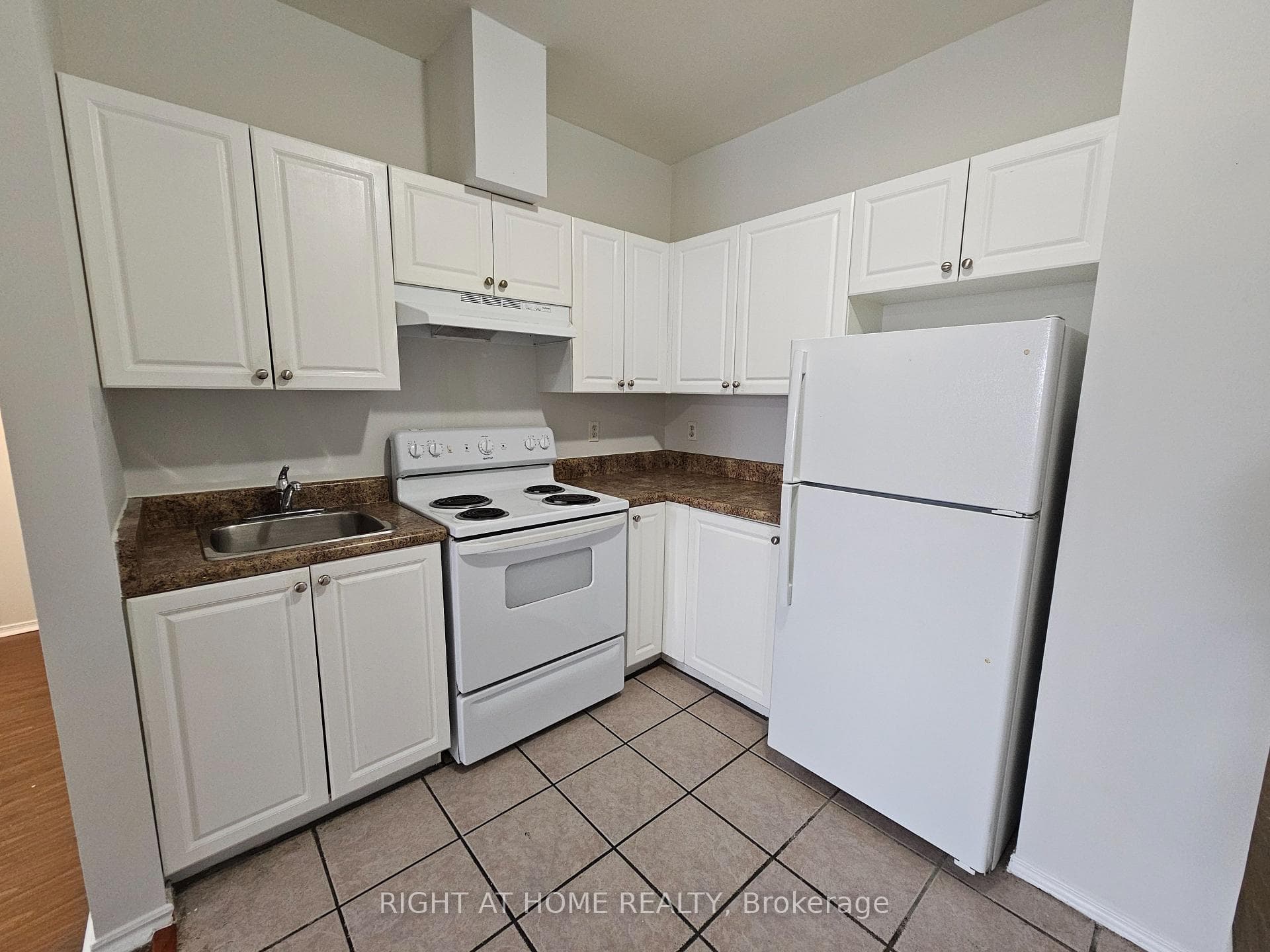 1801 Eglinton Avenue Unit 307, Forest Hill / Deer Park, ON M6E 2H7 - Photo 1