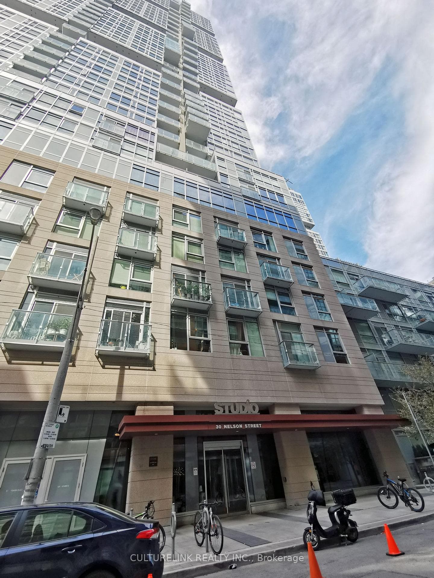 30 Nelson Street Unit 225, Downtown Toronto / Waterfront, ON M5V 0H5 - Photo 1