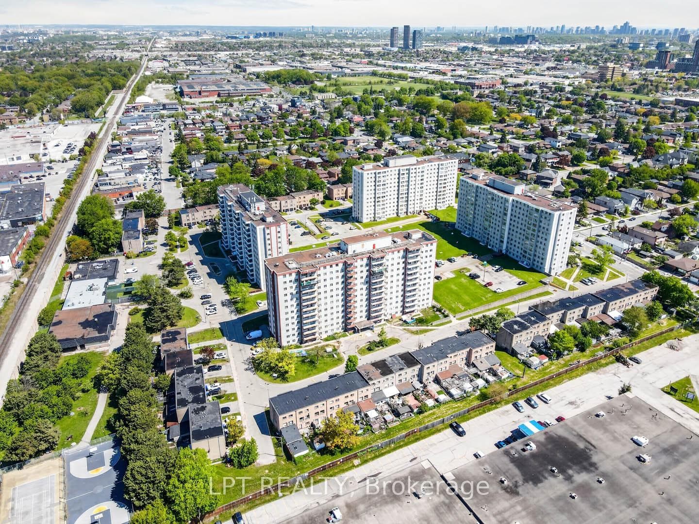 50 Lotherton Pathway Unit 703, York / Weston, ON M6B 2G7 - Photo 1
