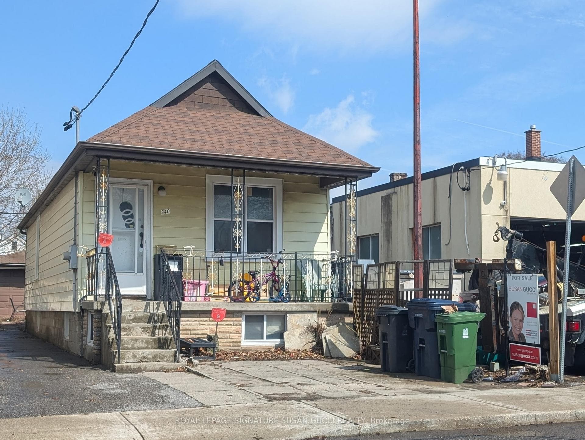 840 Sammon Avenue, Danforth / East York, ON M4C 2E8 - Photo 1
