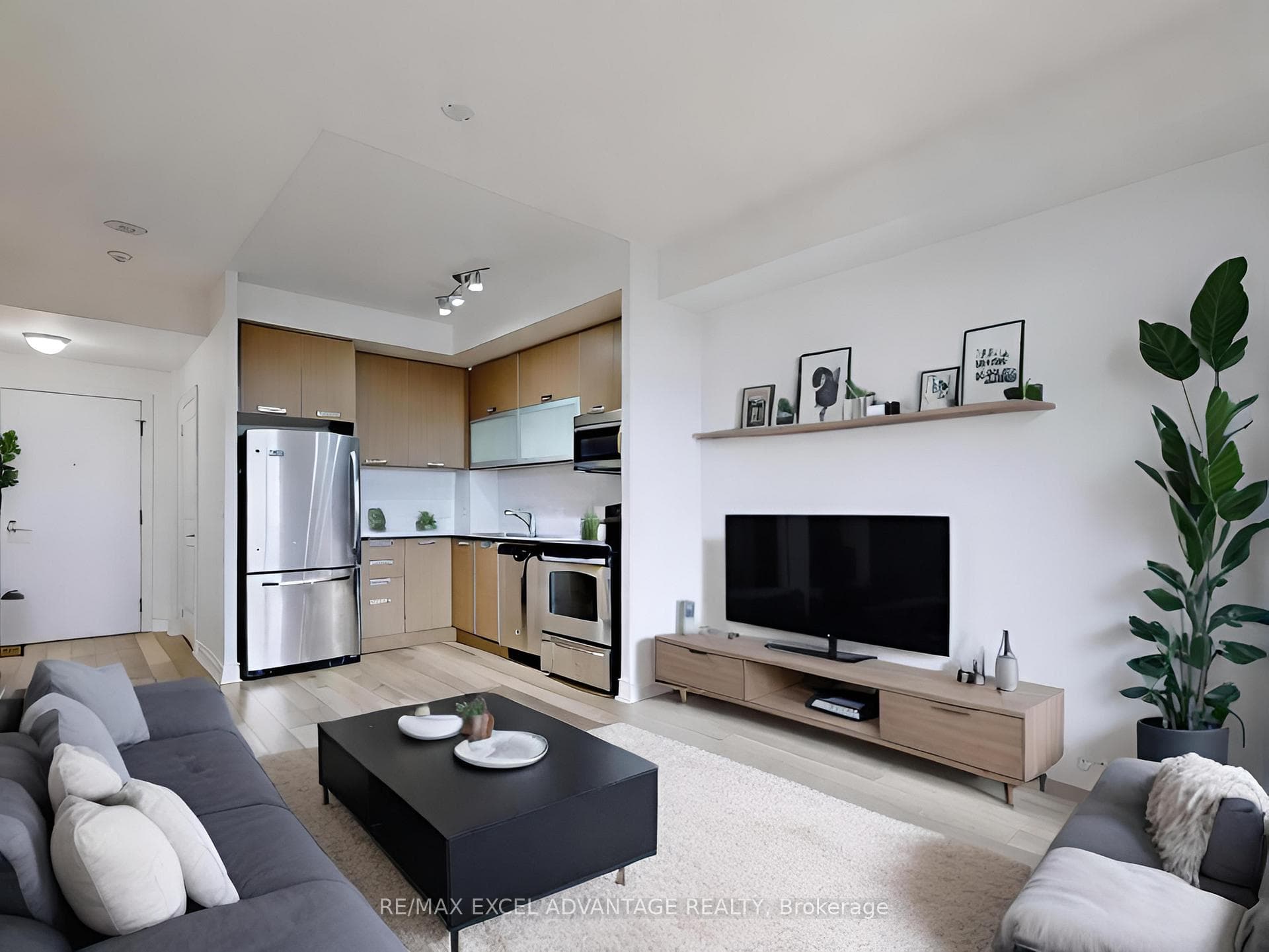 28 Ted Rogers Way Unit 3510, Toronto C08