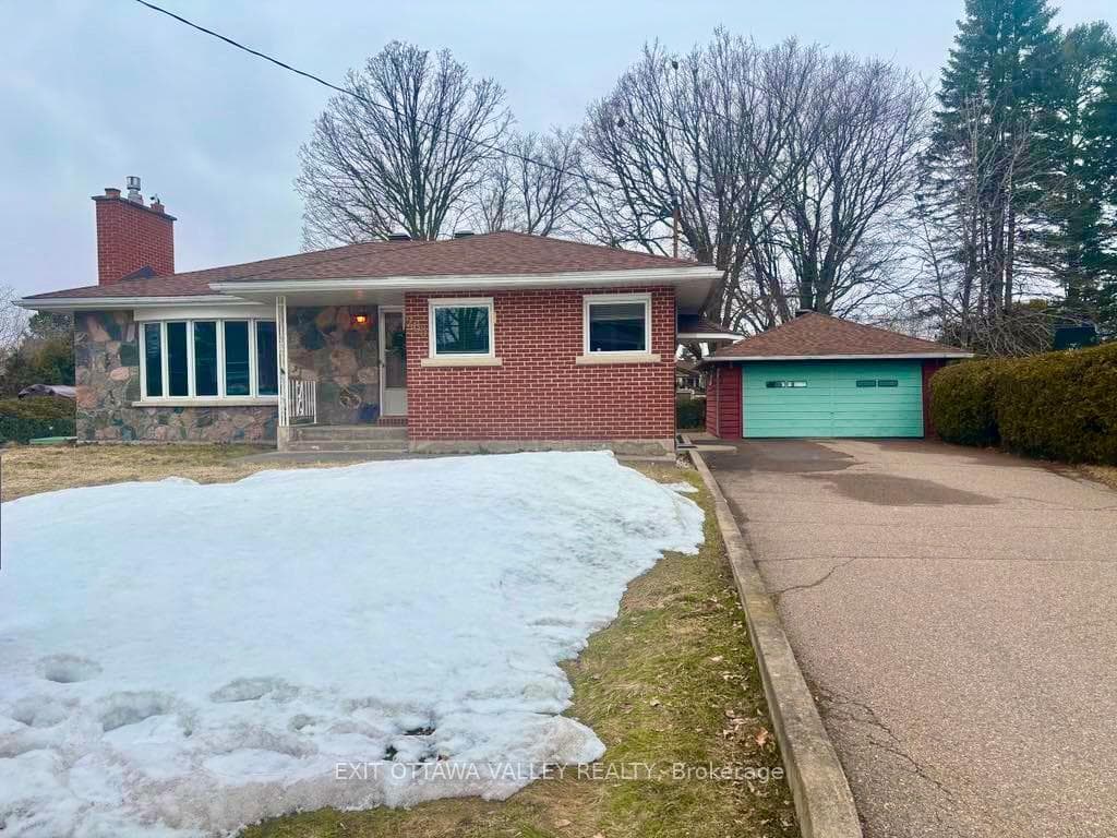 266 Patricia Avenue, Pembroke