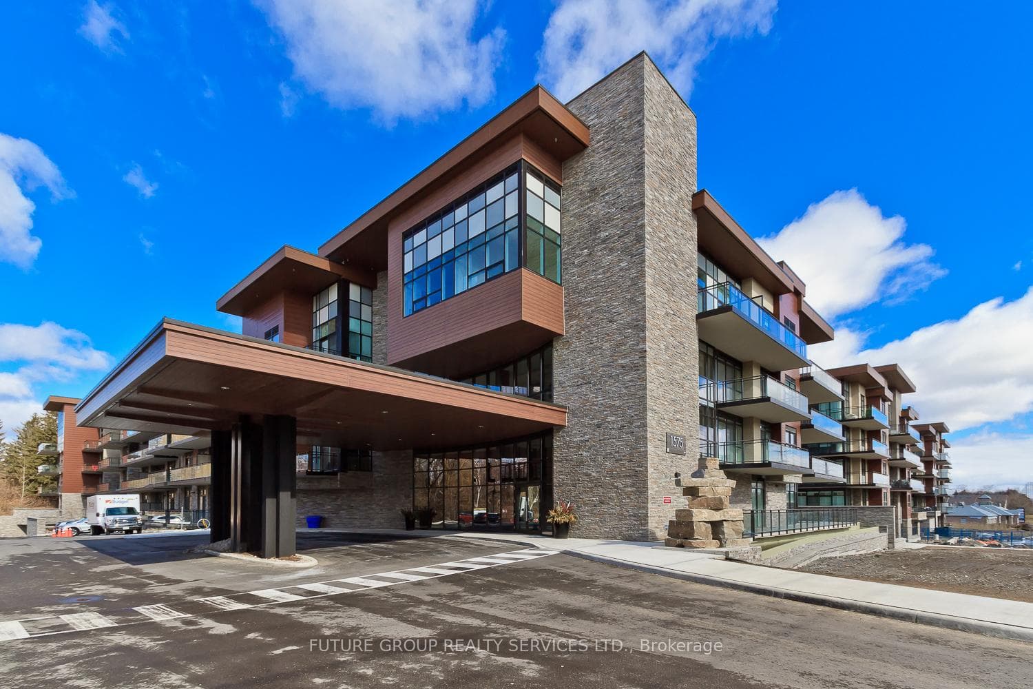 1575 Lakeshore Road Unit 410, Mississauga, ON L5J 0B1 - Photo 1