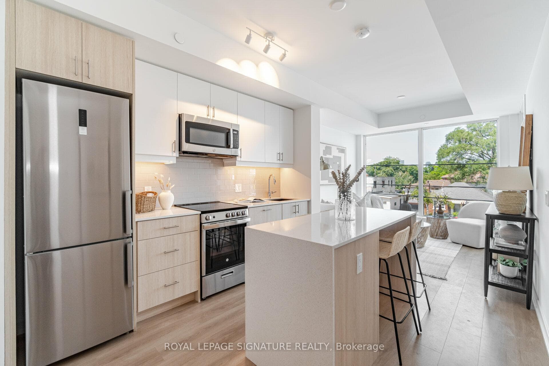 1195 The Queensway N/A Unit 204, Etobicoke (Islington / Rexdale), ON M8Z 0H1 - Photo 1