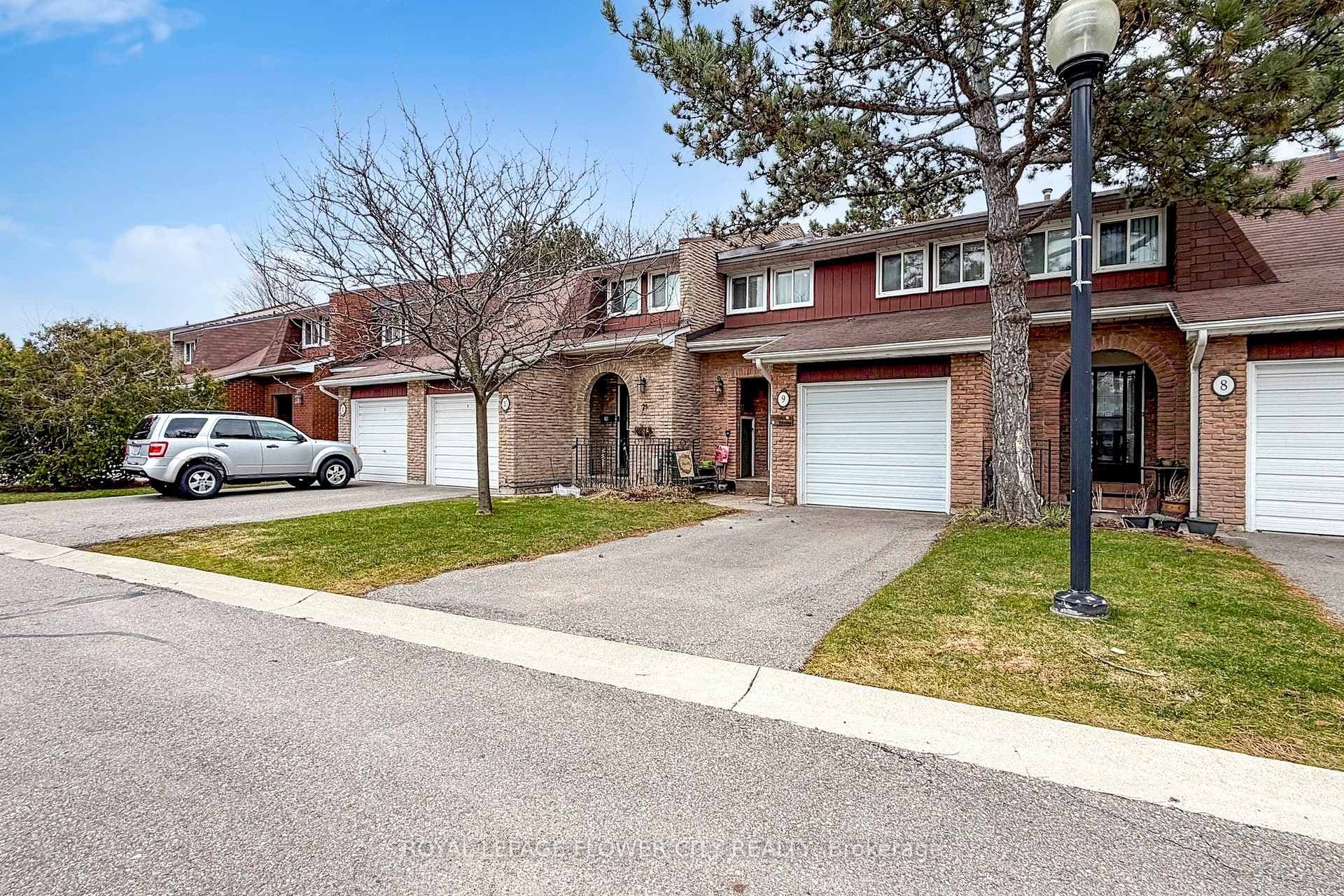 3350 Hornbeam Crescent Unit 9, Mississauga, ON L5L 3Z7 - Photo 1