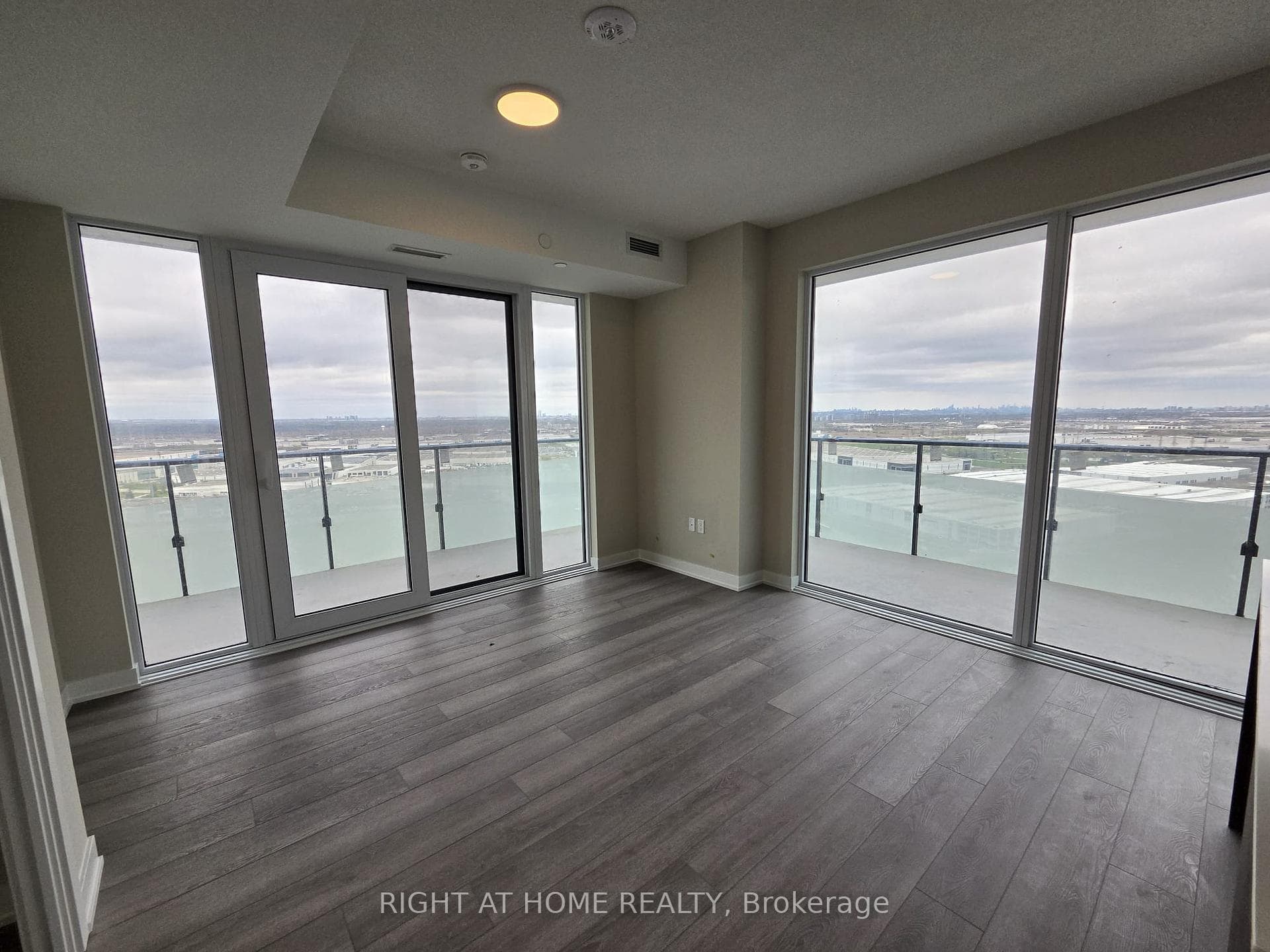 15 Skyridge Drive Unit 3002, Brampton, ON L6P 4S3 - Photo 1